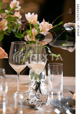 パーティーにぴったりなシャンパン　イベント装飾 129154994