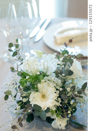 ナチュラルなテーブル装花 ナチュラルなテーブル装花 129155072