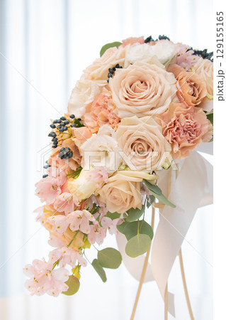 桜を使ったブーケ　ピンク色で恋愛運UP 129155165