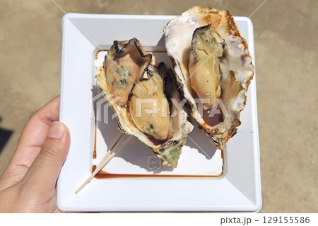 【広島県】宮島名物殻付き焼き牡蠣 129155586