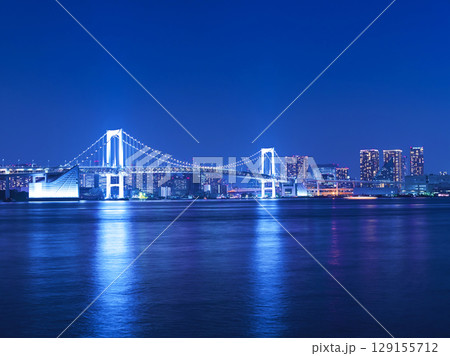 豊洲ぐるり公園から望むレインボーブリッジ 夜景 豊洲ぐるり公園から望むレインボーブリッジ 夜景 129155712