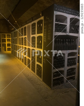 ランスのシャトーのヴィンテージのカーブ 129155883