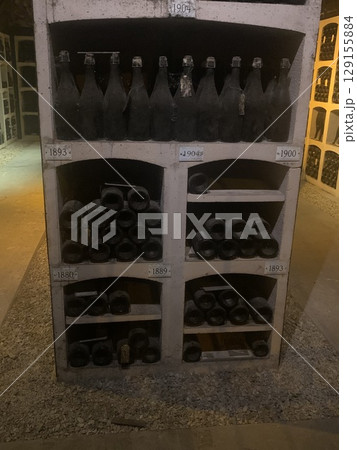 ランスのシャトーのヴィンテージのカーブ 129155884