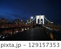 ニューヨークのブルックリンブリッジ 129157353