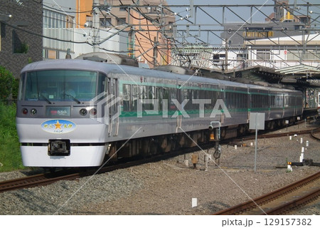 清瀬付近を走る 特急ちちぶ号 西武10000系 レッドアロー（秩父長瀞ラッピング）  129157382