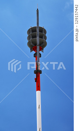 通信イメージ(電波塔:基地局)Mobile telephone network base 通信イメージ(電波塔:基地局)Mobile telephone network base 129157442