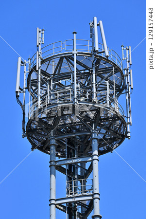通信イメージ（電波塔:基地局）Mobile telephone network base  129157448