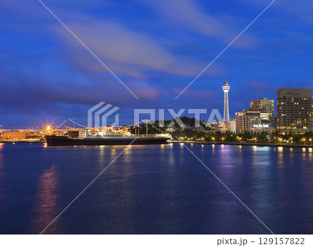 横浜の夜景　氷川丸　山下公園　横浜マリンタワー 129157822