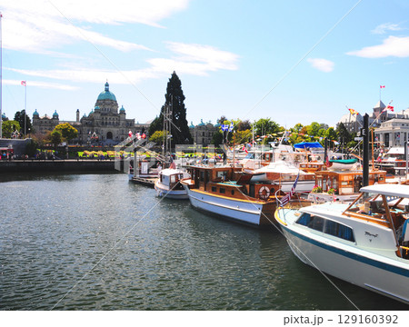 カナダ・バンクーバー島ヴィクトリアの州議事堂 129160392