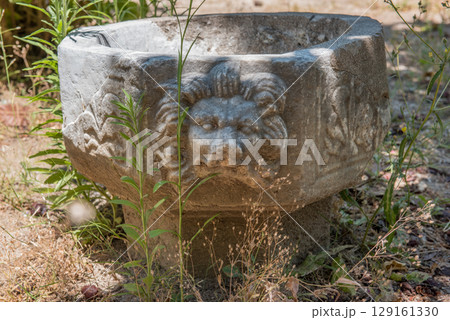 Greek elements of architectural decorations of buildings, columns, pommel and patterns Greek elements of architectural decorations of buildings, columns, pommel and patterns 129161330