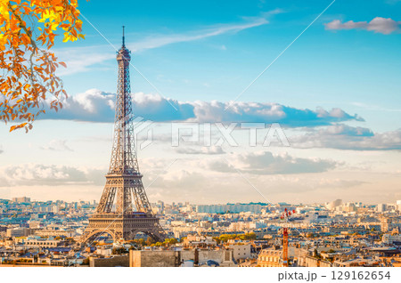 eiffel tour and Paris cityscape 129162654