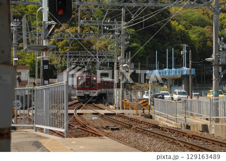 赤い列車が待機する鳥羽駅ホーム 赤い列車が待機する鳥羽駅ホーム 129163489