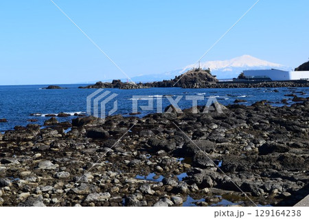 庄内海岸の岩場風景 庄内海岸の岩場風景 129164238