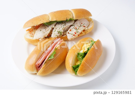 コッペパンサンドイッチ 129165981