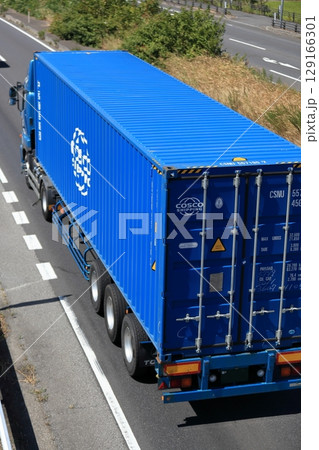 トレーラートラック 129166301