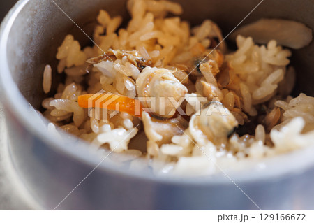 アツアツの十三湖しじみ釜めし（青森県） 129166672