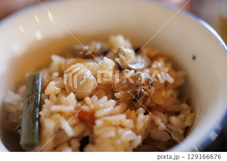 アツアツの十三湖しじみ釜めし(青森県) アツアツの十三湖しじみ釜めし(青森県) 129166676