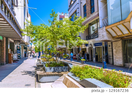 日本の横浜都市景観 選挙カー…横浜の元町などを望む。奥に横浜市長選を戦う選挙カーが見える…=2日 日本の横浜都市景観 選挙カー…横浜の元町などを望む。奥に横浜市長選を戦う選挙カーが見える…=2日 129167236