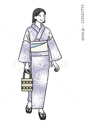 浴衣で出かける笑顔の女性 129167755
