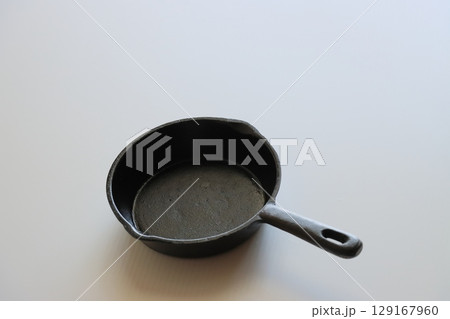 スキレット　鉄製のフライパン 129167960