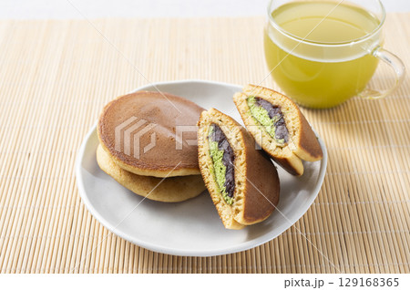 どら焼き　抹茶味 129168365