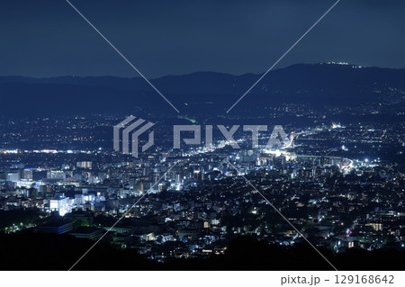 奈良若草山山頂から望む奈良市内夜景 奈良若草山山頂から望む奈良市内夜景 129168642