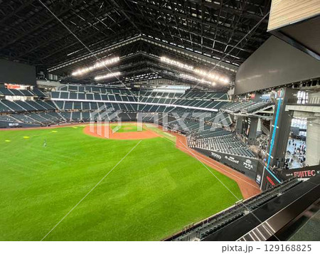 上から見下ろすグラウンド 129168825