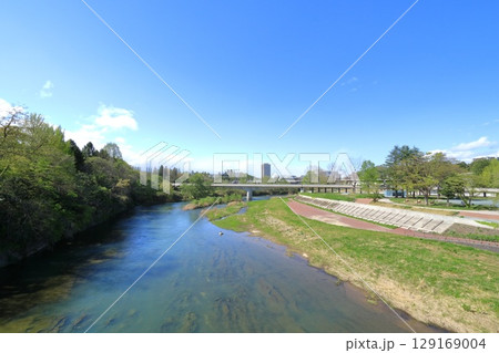 宮城県・仙台市・大橋から眺める広瀬川の景色 宮城県・仙台市・大橋から眺める広瀬川の景色 129169004