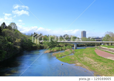 宮城県・仙台市・大橋から眺める広瀬川の景色 129169005