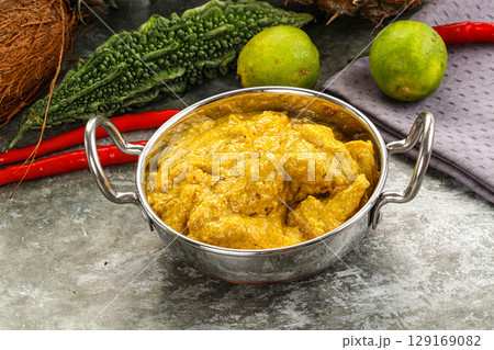 Inchian cuisine - chicken cashew curry 129169082