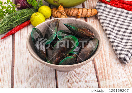Raw fresh green wild mussels seafood 129169207