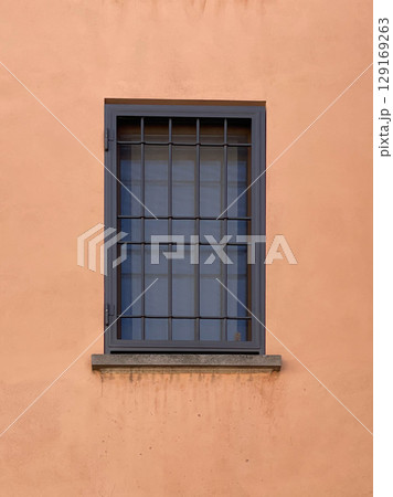 Traditional window of Italian buildigns with closing doors in wood Traditional window of Italian buildigns with closing doors in wood 129169263