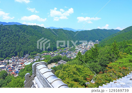 岐阜県郡上市、郡上八幡城から眺めた郡上市の風景 岐阜県郡上市、郡上八幡城から眺めた郡上市の風景 129169739