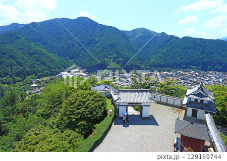 岐阜県郡上市、郡上八幡城から眺めた郡上市の風景 129169744