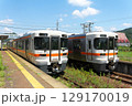 高山本線　下麻生駅に停車する普通列車 129170019
