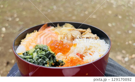 食欲そそる海鮮弁当 129170892