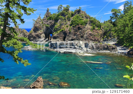 【島根県】晴天の隠岐の島の浄土ヶ浦海岸(島後) 【島根県】晴天の隠岐の島の浄土ヶ浦海岸(島後) 129171460
