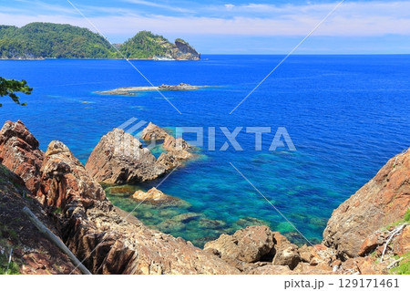 【島根県】晴天の隠岐の島の浄土ヶ浦海岸（島後） 129171461
