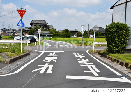止まれ道路表示_01 止まれ道路表示_01 129172234