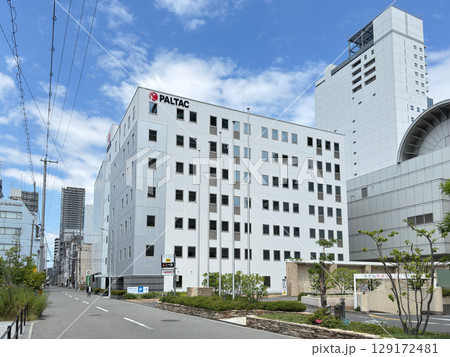 化粧品・日用品・一般用医薬品卸売大手のPALTAC本社ビル（大阪市中央区本町橋） 129172481