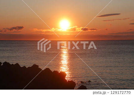 羅臼の日の出・根室海峡（北海道・羅臼町） 129172770