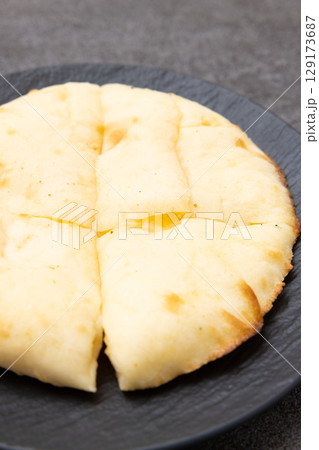 美味しいチーズナン 129173687