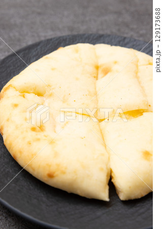 美味しいチーズナン 129173688