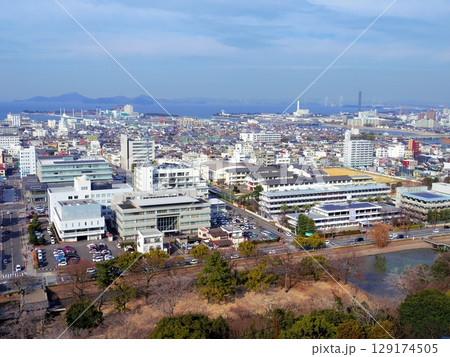 丸亀城より望む街並み(香川県丸亀市) 129174505