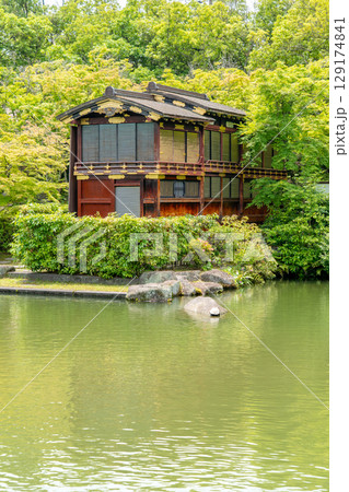 相楽園(三田藩士 小寺氏の邸宅と庭園)池泉回遊式日本庭園と舟屋形 神戸市中央区下山手通 相楽園(三田藩士 小寺氏の邸宅と庭園)池泉回遊式日本庭園と舟屋形 神戸市中央区下山手通 129174841