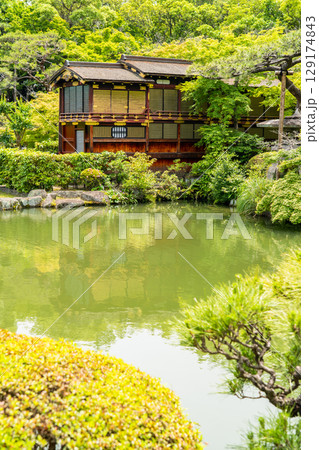 相楽園（三田藩士　小寺氏の邸宅と庭園）池泉回遊式日本庭園と舟屋形　神戸市中央区下山手通 129174843