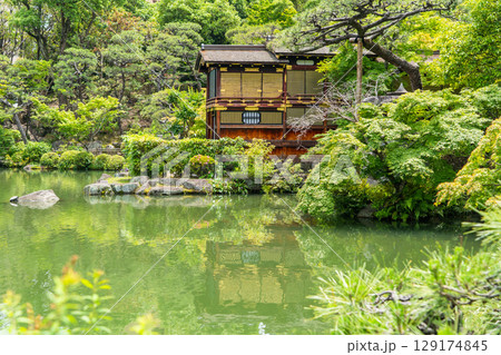 相楽園（三田藩士　小寺氏の邸宅と庭園）池泉回遊式日本庭園と舟屋形　神戸市中央区下山手通 129174845