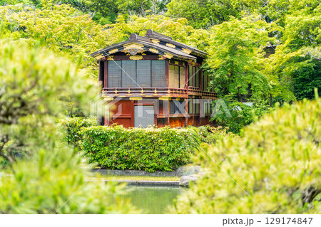 相楽園（三田藩士　小寺氏の邸宅と庭園）池泉回遊式日本庭園と舟屋形　神戸市中央区下山手通 129174847
