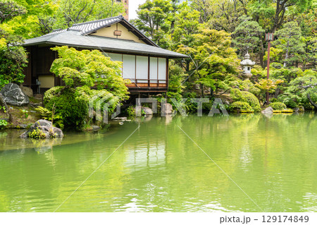 相楽園（三田藩士　小寺氏の邸宅と庭園）池泉回遊式日本庭園と茶室 「浣心亭」　神戸市中央区下山手通 129174849