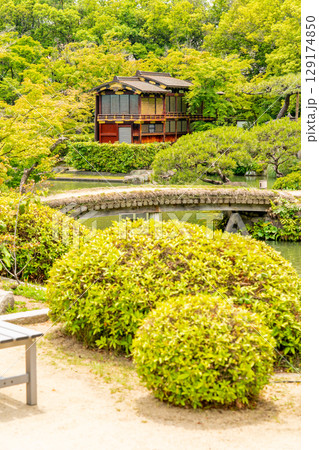 相楽園(三田藩士 小寺氏の邸宅と庭園)池泉回遊式日本庭園と舟屋形 神戸市中央区下山手通 相楽園(三田藩士 小寺氏の邸宅と庭園)池泉回遊式日本庭園と舟屋形 神戸市中央区下山手通 129174850
